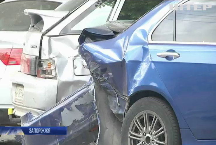Масштабна ДТП на Запоріжжі: розбито 7 машин
