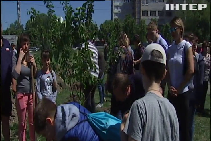 К юбилею стихотворения Тараса Шевченко жители Киева посадили вишневый сад