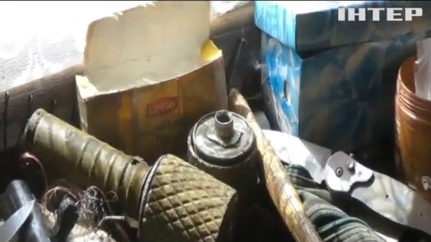 Житель Ривного обустроил в многоэтажке арсенал оружия и боеприпасов