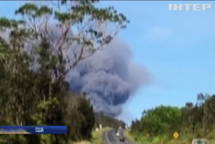 На Гаваях вулкан викидує у повітря розжарені камені (відео)