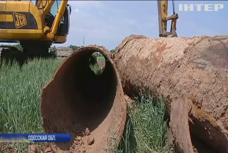 "Дело - труба": кто выкапывает и продает куски водопровода в Одесской области?