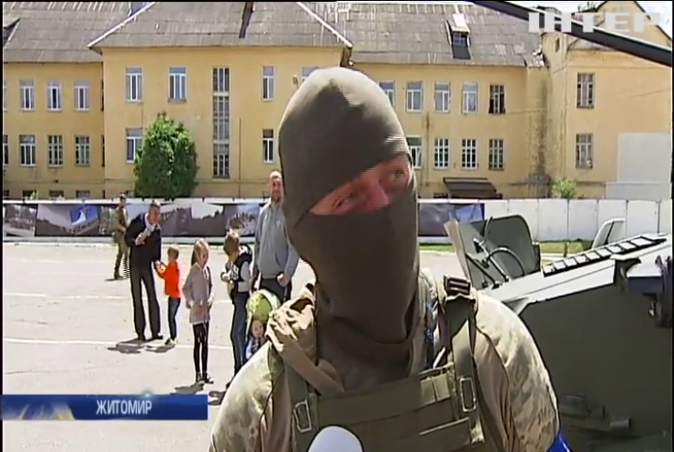 На навчаннях у Житомирі українські десантники відпрацювали бойове злагодження