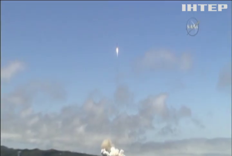 Ракета Falcon 9 відправила на орбіту дев'ять супутників