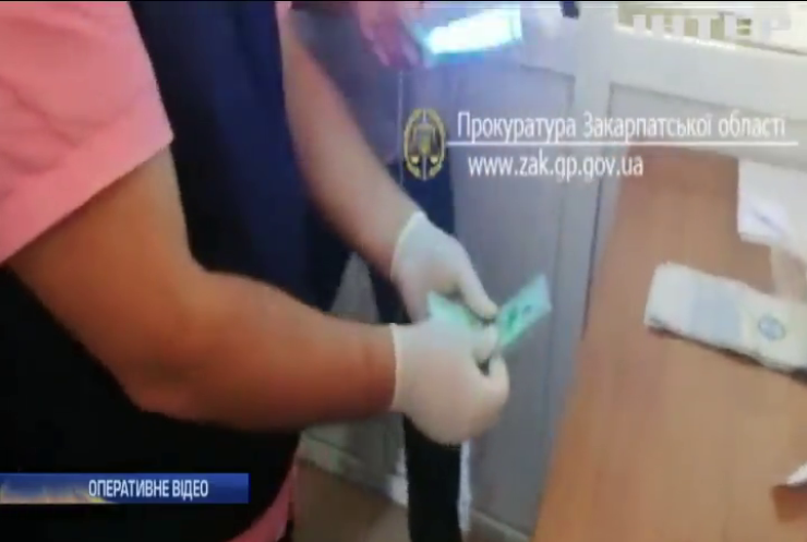 Адвокат з Ужгорода вимагав хабар за "пом'якшення вироку"
