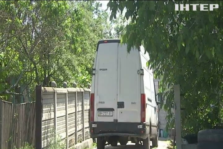 В Запорожье злоумышленники расстреляли автомобиль местного бизнесмена