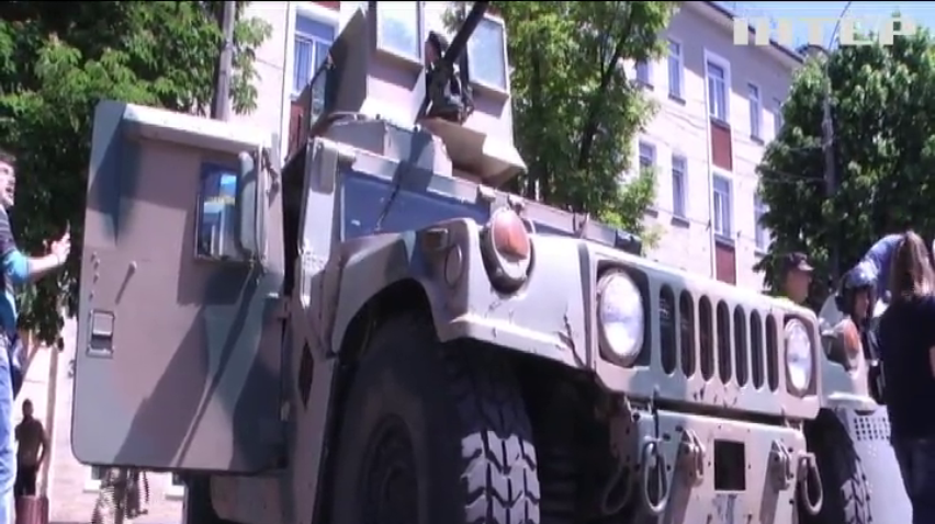 У Хмельницькому молодь закликали до військової служби за контрактом
