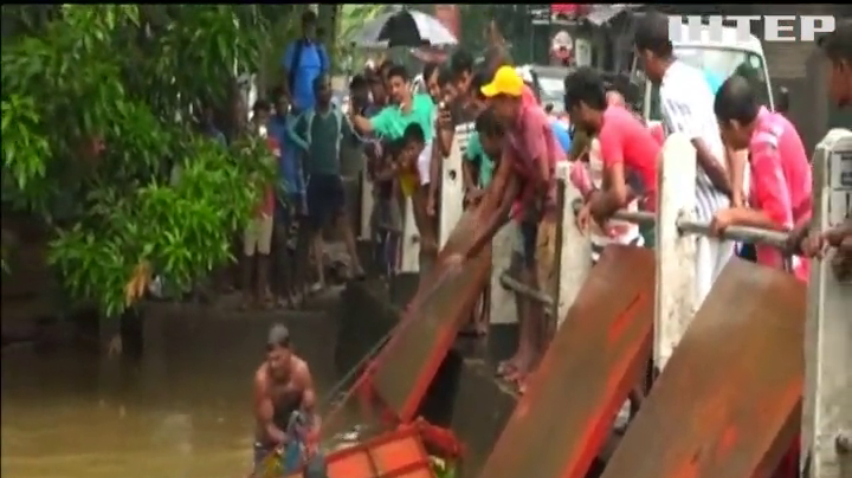 У Шрі-Ланці масово евакуюють мешканців через повінь