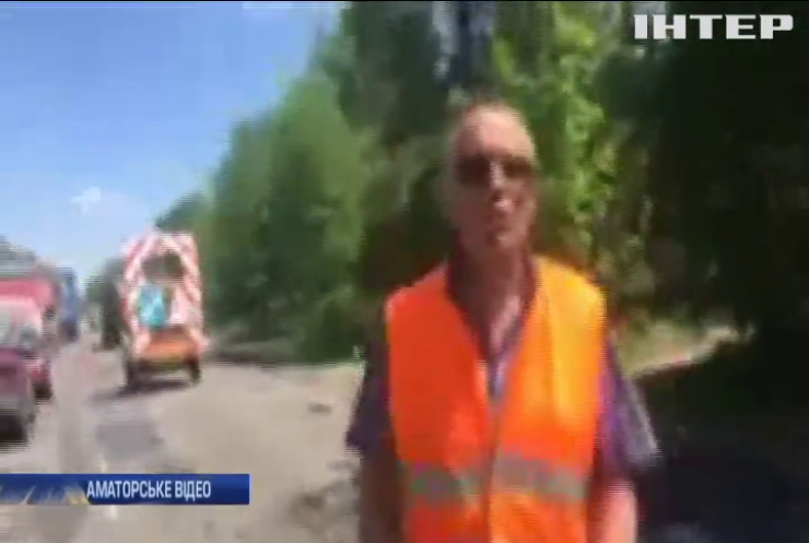 На Рівненщині дорожній робітник побив лопатою активіста