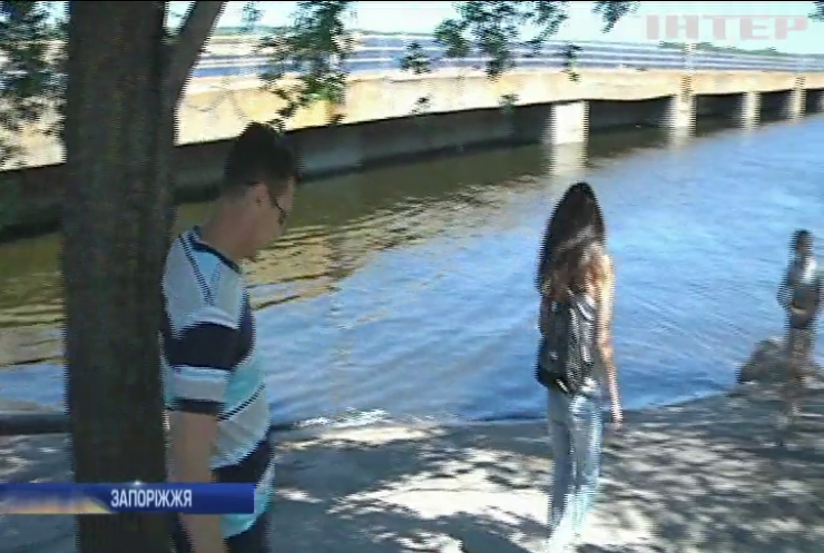 Біля Дніпрогесу з водяної пастки врятували двох малолітніх дівчат
