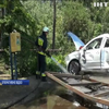 ДТП у Дніпрі: автівка в'їхала у зупинку громадського транспорту