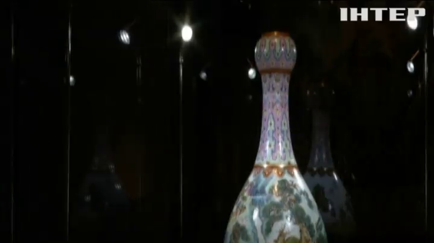 Рідкісну вазу з Китаю продадуть з аукціону