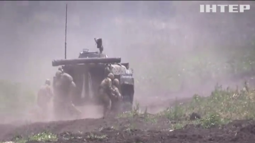 На Донбасі тривають військові навчання танкових підрозділів України