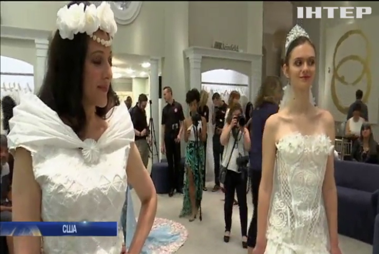 У США показали весільні сукні з туалетного паперу (відео)