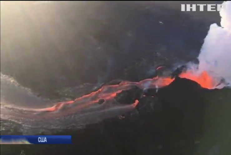 Вулкан на Гавайях вивергає лаву до океану (відео)