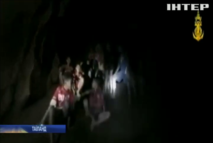Рятувальна операція знайдених у печері Таїланду школярів затягується