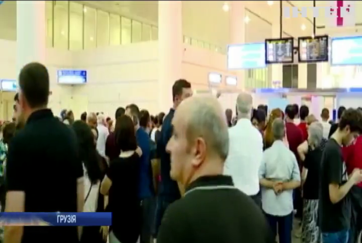 Отруєння в аеропорту Тбілісі: семеро чоловіків опинилися в лікарні
