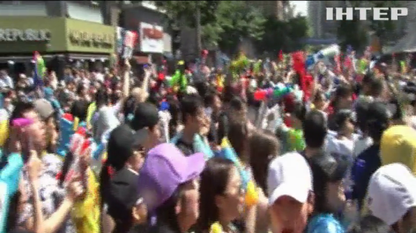 Порятунок від спеки: у Сеулі відбувся фестиваль водяної зброї