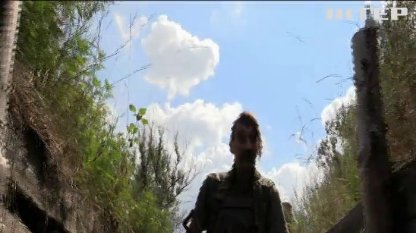 Батько та син разом захищають країну в окопах Донбасу (відео)
