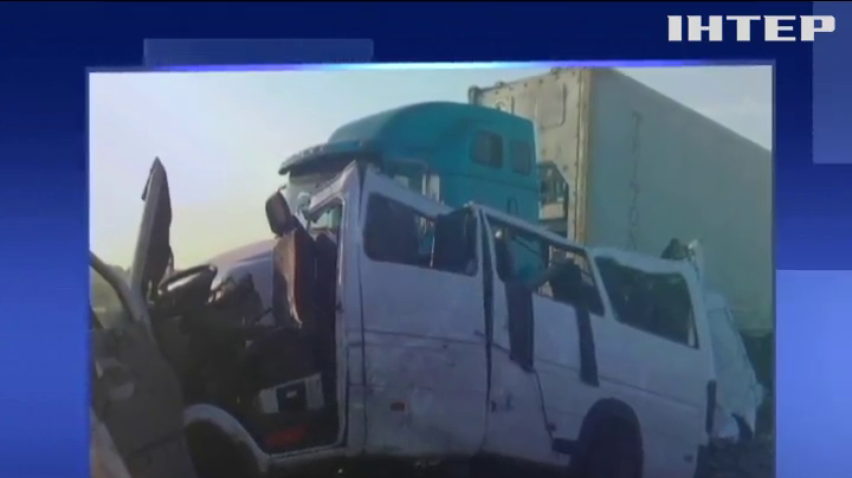 Аварія на Миколаївщині: маршрутка протаранила вантажівку
