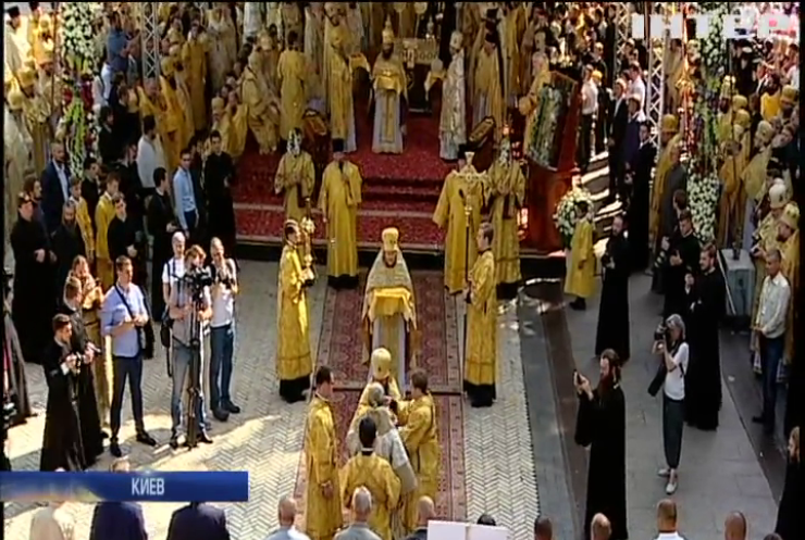 В Киево-Печерской Лавре состоялась праздничная литургия посвященная 1030-летию Крещения Руси