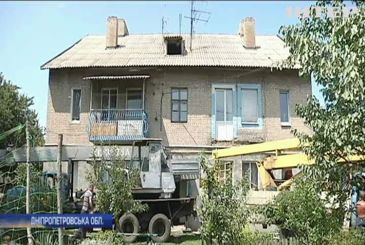 На Дніпропетровщині обвалився балкон з людьми