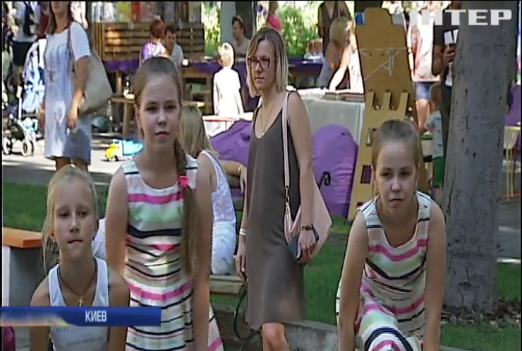 "Двое из ларца": как в Киеве отмечали международный день близнецов