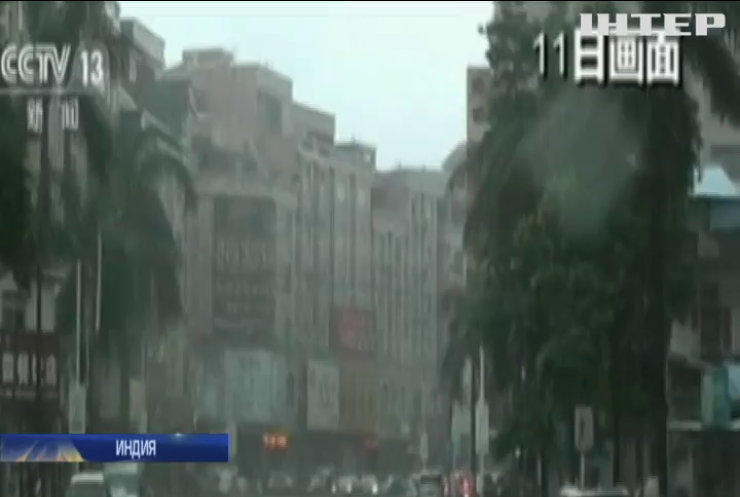 Наводнения в Китае: затоплен аэропорт (видео)