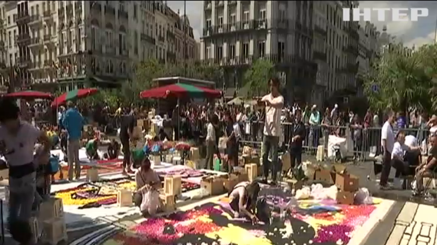 В Брюсселе расстелили ковер из полумиллиона цветов