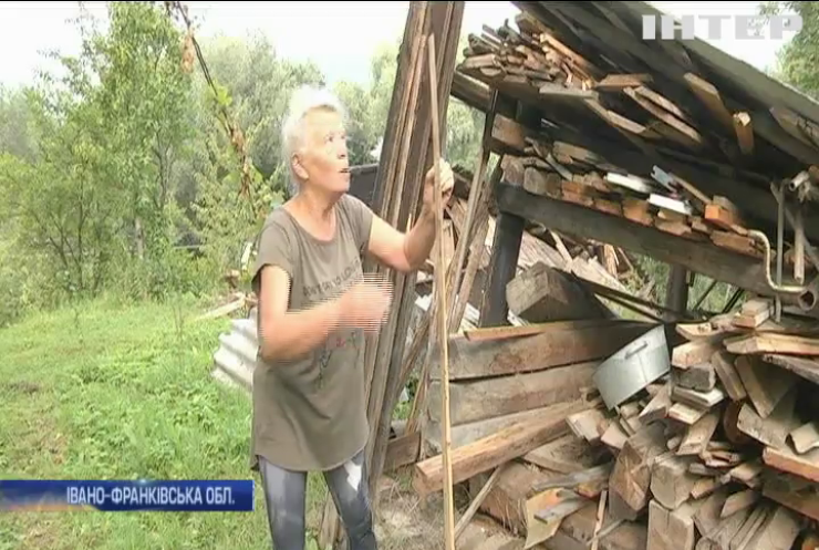 На Прикарпатті десятки приватних будинків зруйнувала річка