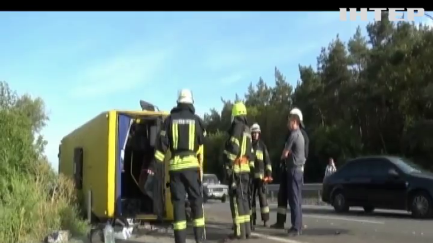 ДТП на Дніпропетровщині: вантажівка влетіла в рейсовий автобус