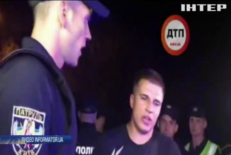 В Киеве виновник аварии пытался убежать от разгневанной толпы (видео)