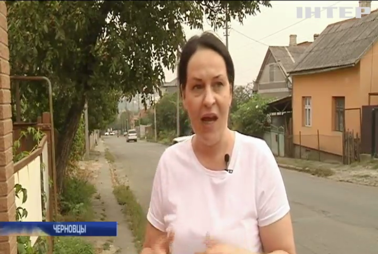 В Черновцах водитель такси и чиновник устроили драку