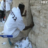 Зі Стіни Плачу в Єрусалимі витягли мільйони записок із молитвами вірян