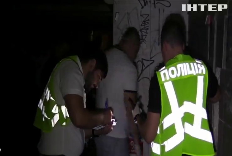 В подземном переходе Киева зарезали мужчину