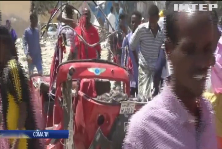 Теракт в Сомали: смертник со взрывчаткой атаковал правительственное здание