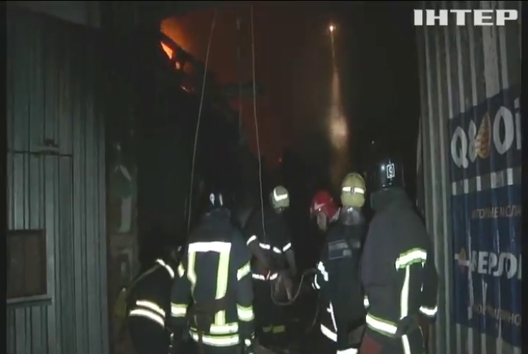 Під час пожежі в Одесі постраждали четверо рятувальників