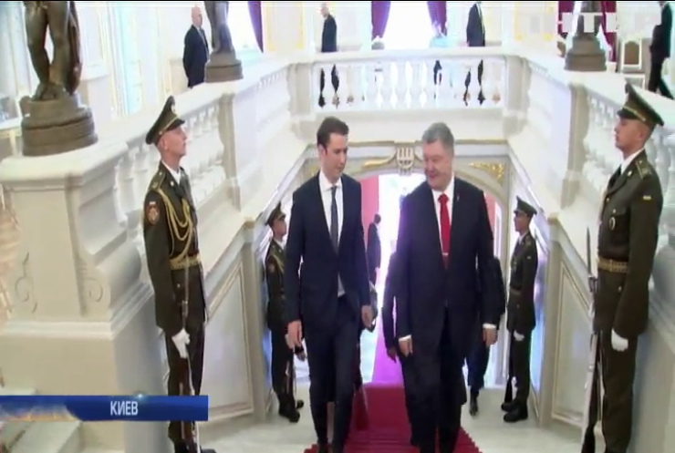 Президент Украины и канцлер Австрии обсудили ситуацию на Донбассе