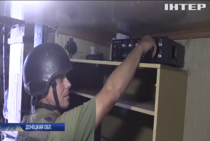 На передовой украинские бойцы соревнуются за лучший блиндаж