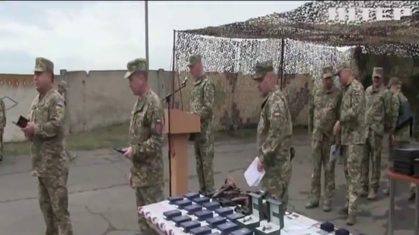 Міністр оборони України вручив танкістам заслужені нагороди