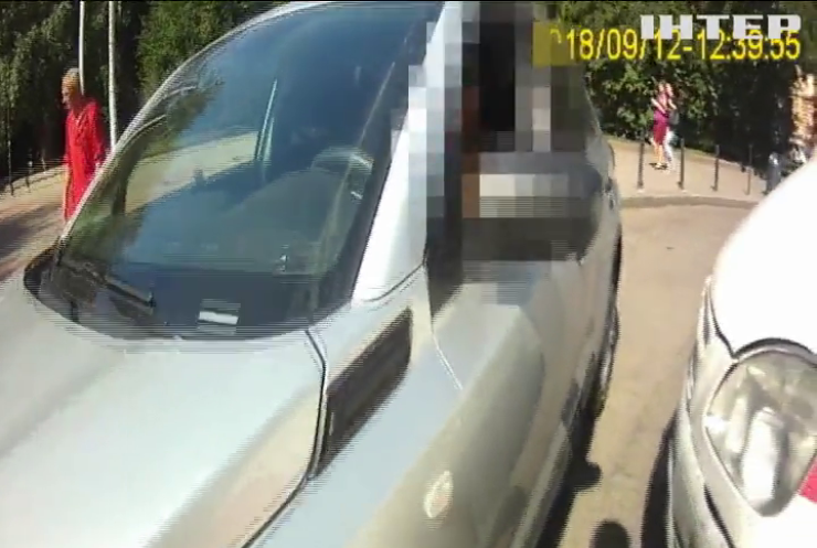 У Львові водійка легковика наїхала на поліцейського
