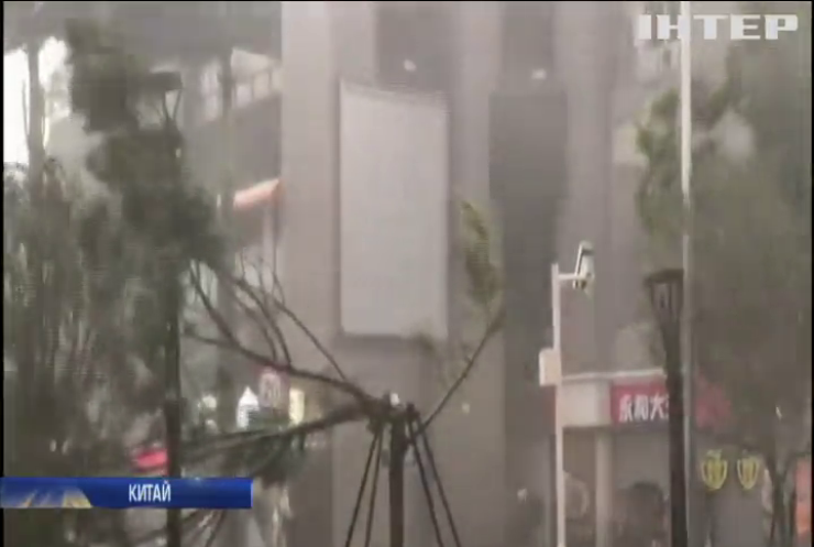 У Китаї вирує тайфун "Мангхут"