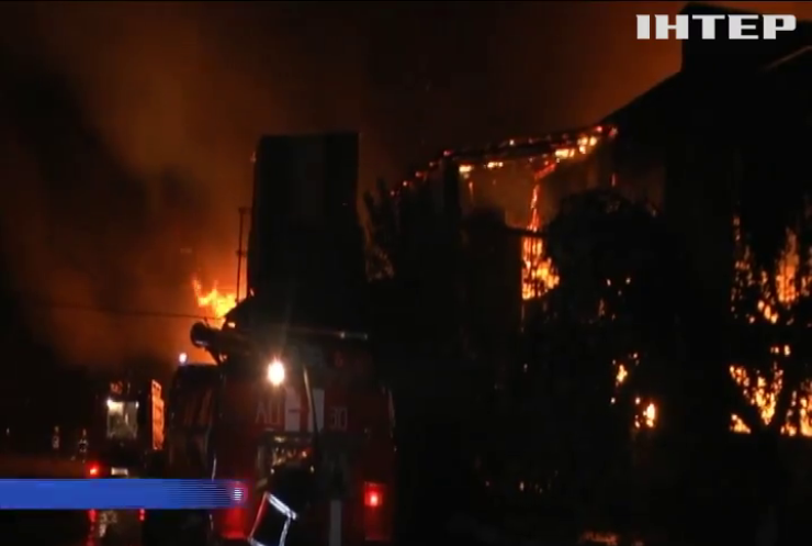 Пожежа на паркетному заводі на Хмельниччині: загинула людина