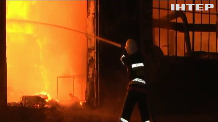 В Дунаївці сталася пожежа на паркетному заводі