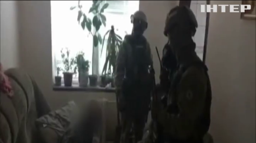У Рівному чоловік захопив у заручники власну дружину