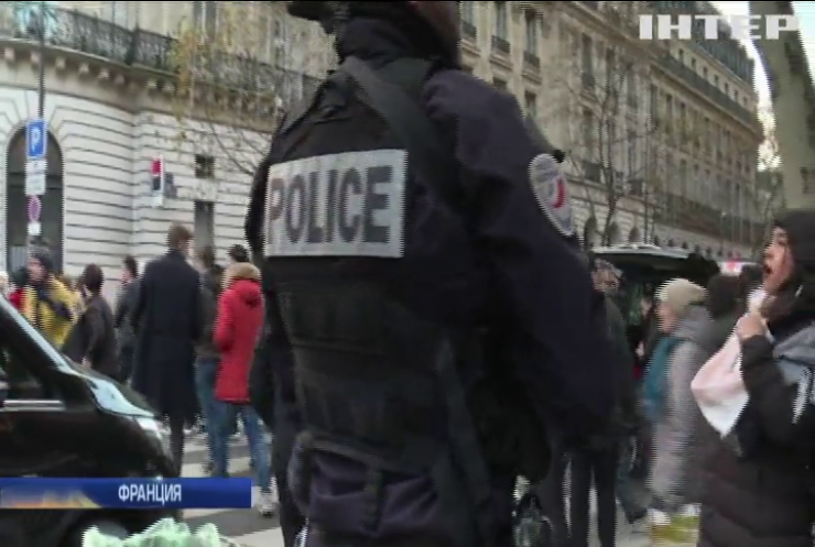 В центре Парижа обстреляли автомобиль с пассажирами