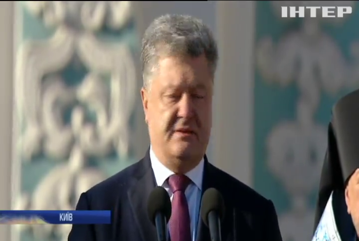 Молитва на Софійській площі: Петро Порошенко закликав українців до єднання
