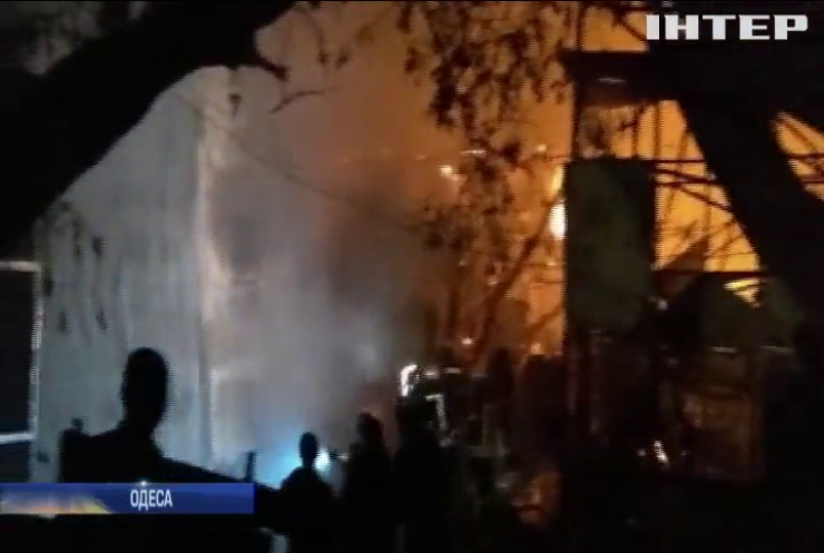 Масштабна пожежа в Одесі: спалахнули пляжні будинки
