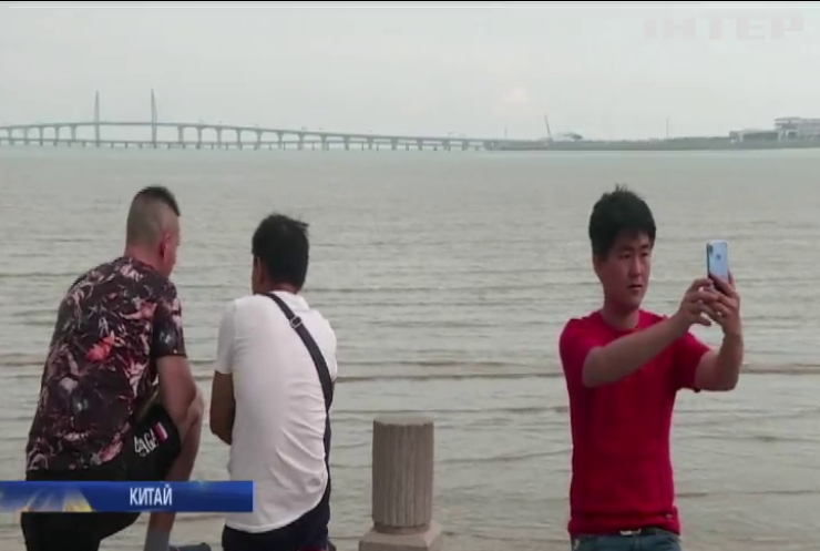 У Китаї відкрили найдовший у світі міст (відео)