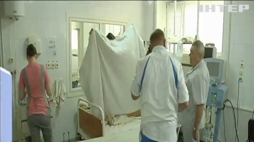 Аварія на перегонах: до Дніпра привезли постраждалу дівчинку