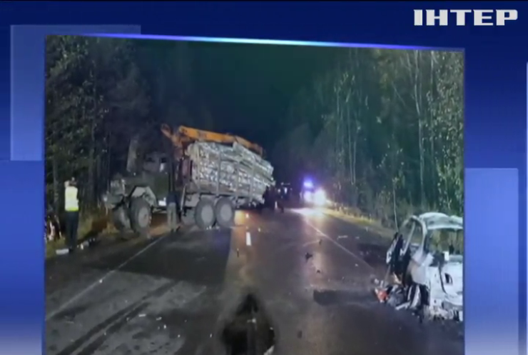 ДТП на Рівненщині: вантажівка розчавила два легковика